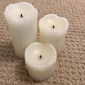 Battery operated candles. Set of 3. Flickering light without the risk of fire.